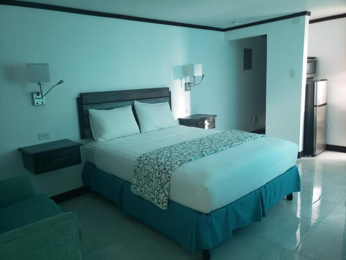 And Blue Seas Aparthotel