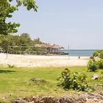 Sea Breeze Beach Studio - Negril