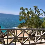 Coral Seas Cliff