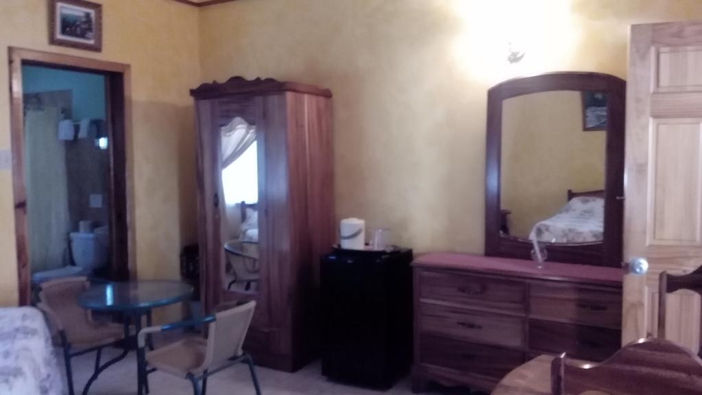 Mariposa Hide-away Hotel