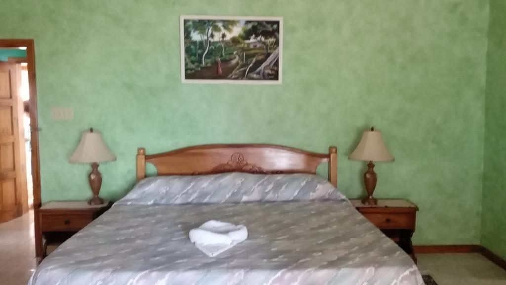 Mariposa Hide-away Hotel 3*
