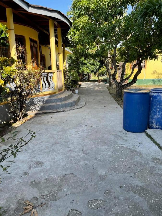 R&v * Negril