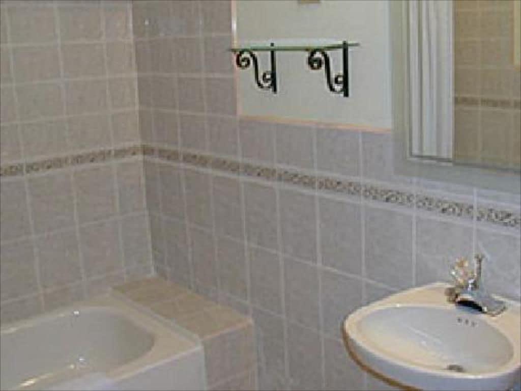 Bar-b-barn Hotel 2*