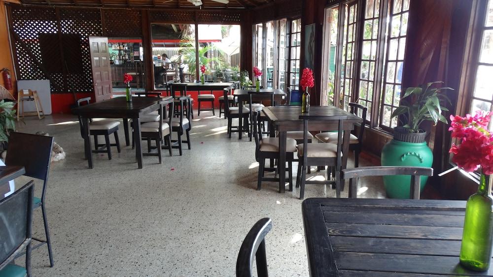 Hotel Bar-b-barn