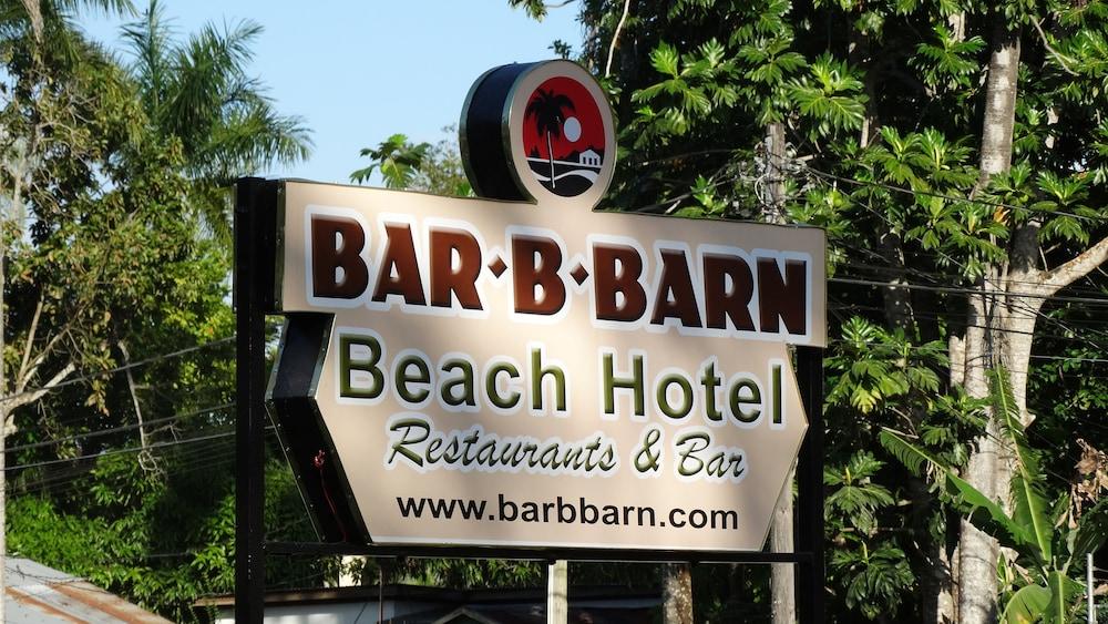 Bar-b-barn Hotel 2*