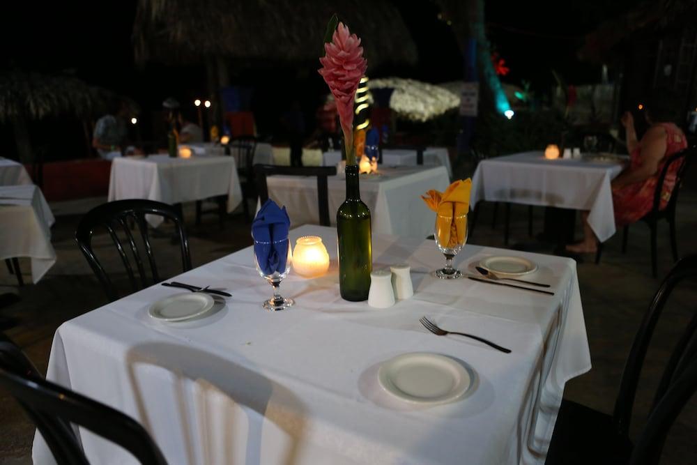 Bar-b-barn Hotel