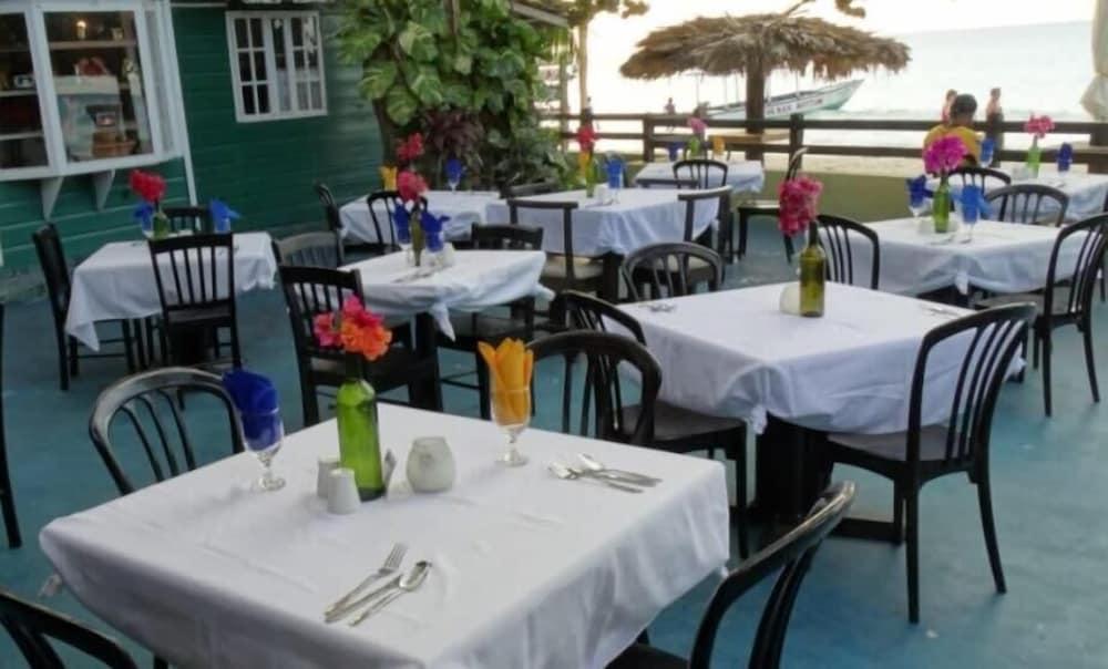 Bar-b-barn Hotel Negril