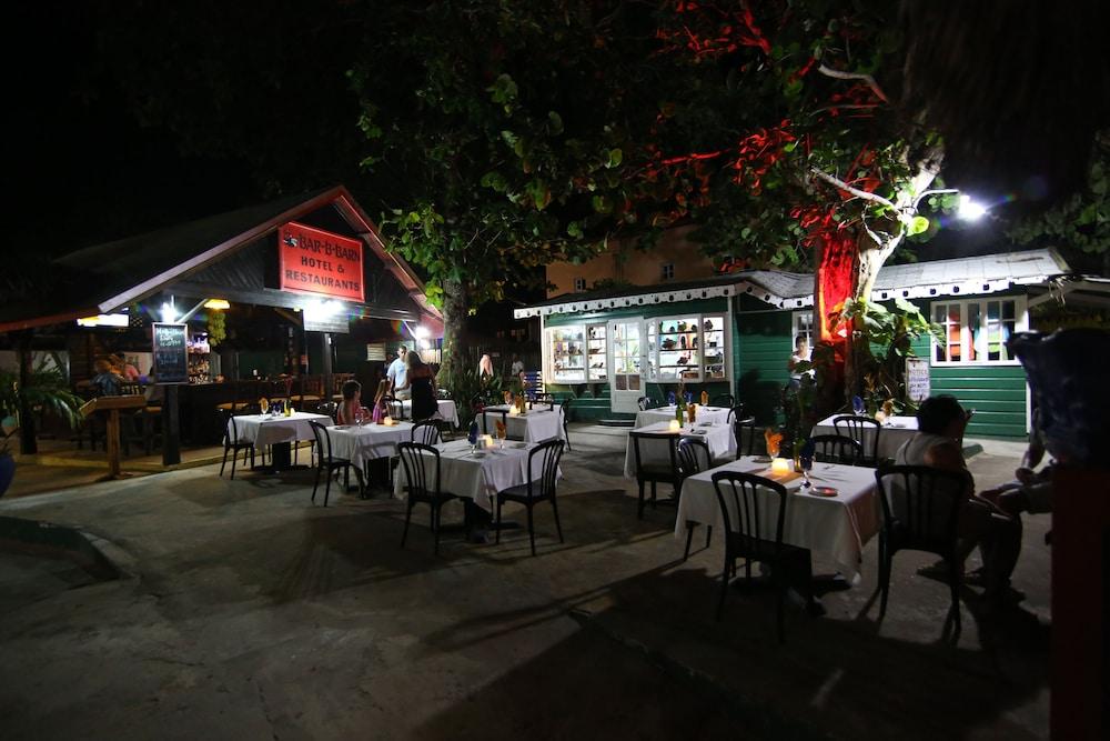 Bar-b-barn Hotel 2*