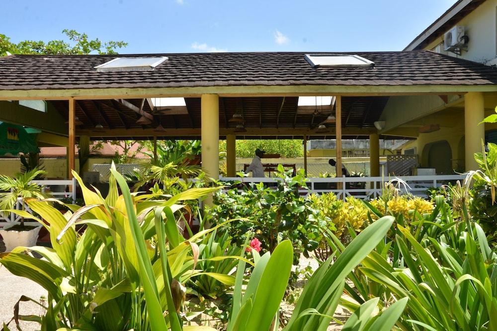 Merrils Lll Hotel