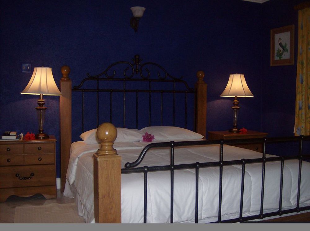 Bar-b-barn Hotel 2*