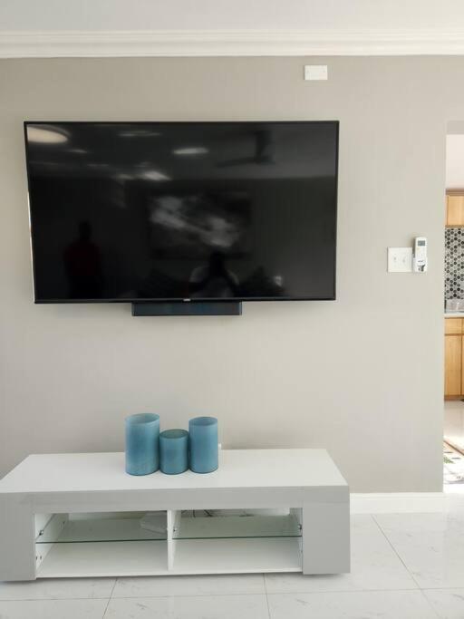Modern Luxury 2-bedroom 2.5-bathroom Townhouse