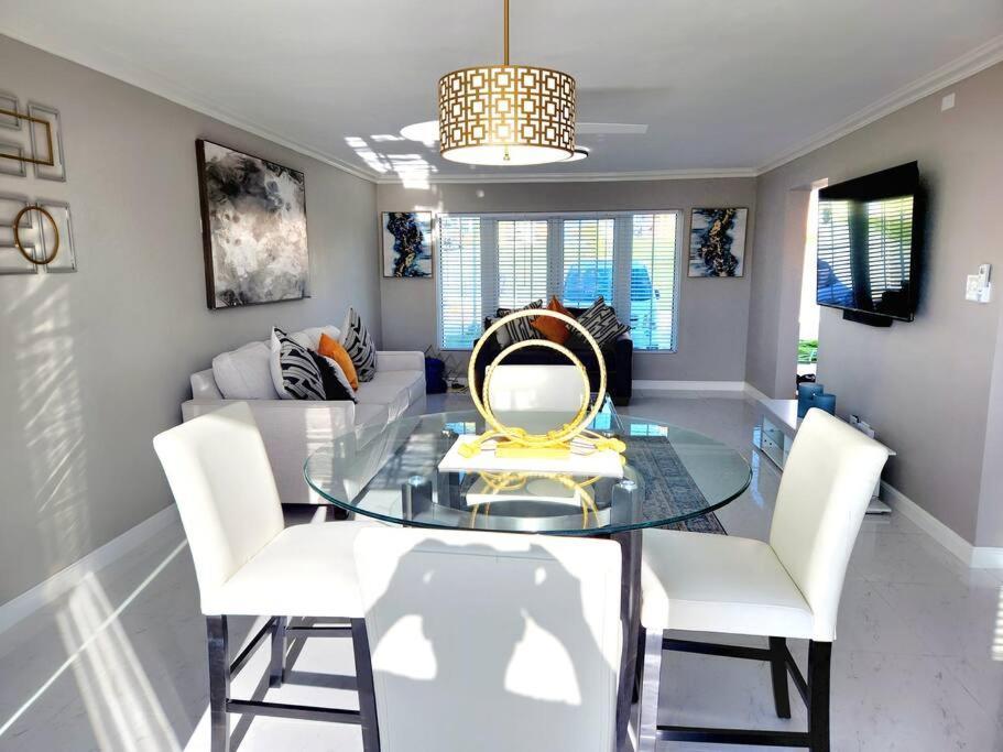 Casa de férias Modern Luxury 2-bedroom 2.5-bathroom Townhouse