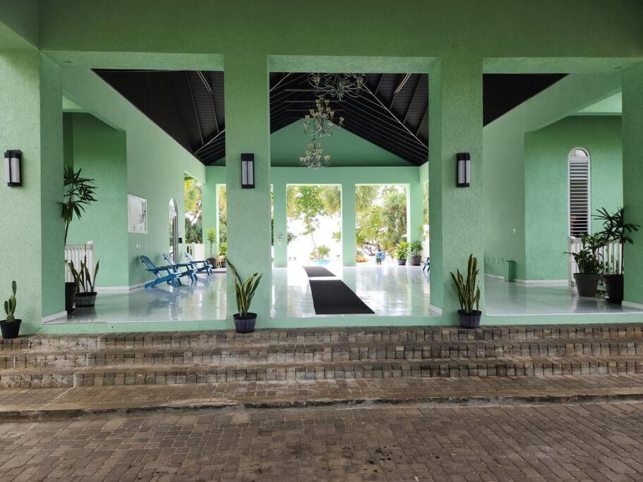 Modern Luxury 2-bedroom 2.5-bathroom Townhouse *