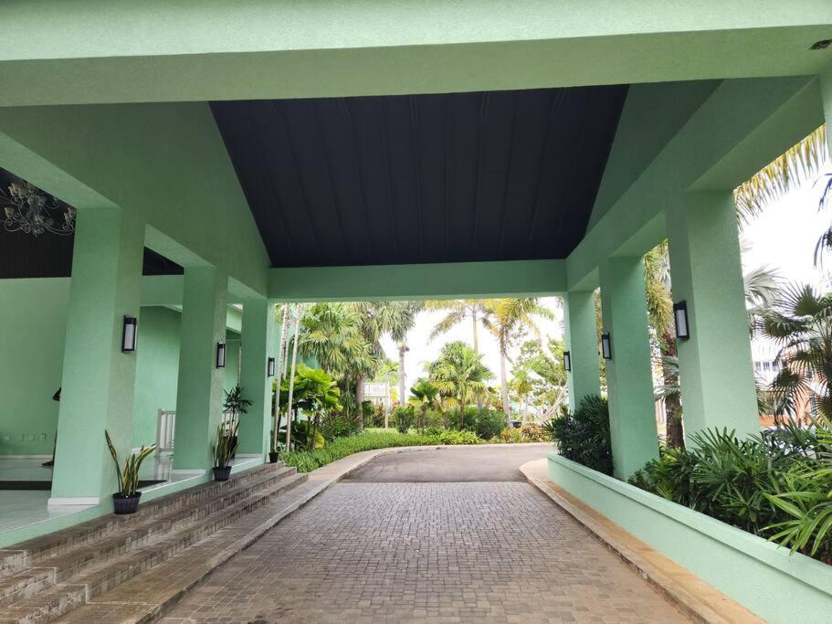Modern Luxury 2-bedroom 2.5-bathroom Townhouse