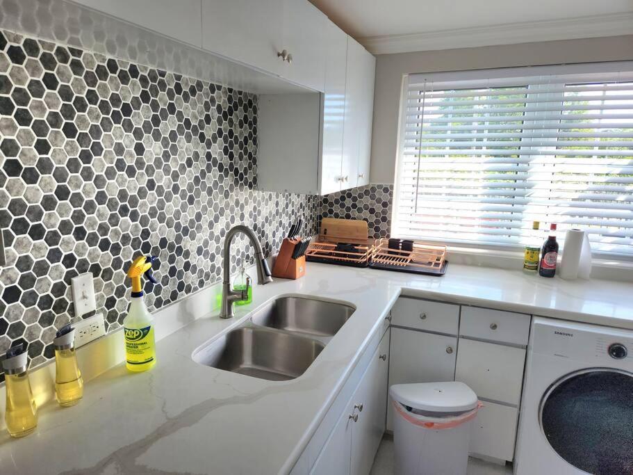 Modern Luxury 2-bedroom 2.5-bathroom Townhouse