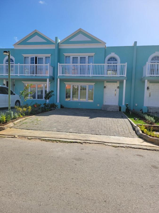 Ferienhaus Brand New Luxurious Townhouse In