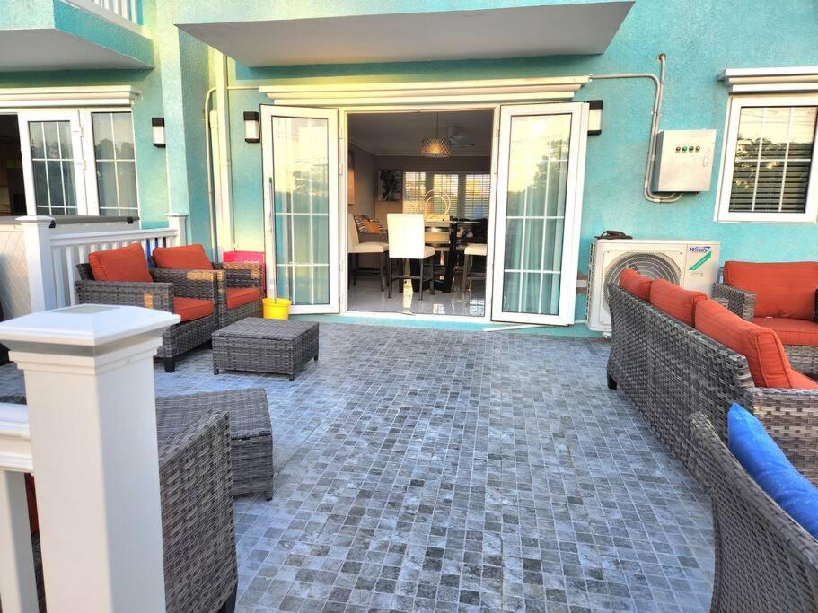 Modern Luxury 2-bedroom 2.5-bathroom Townhouse Casa de férias