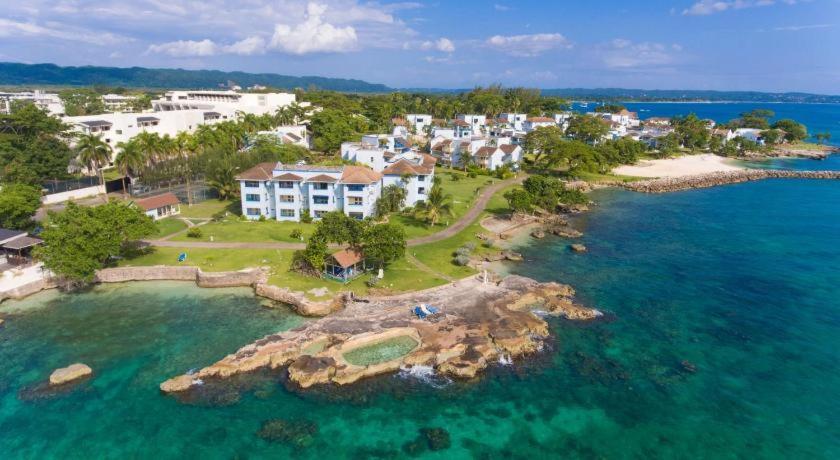 Na Penda-oasis @ Point Village, Villa Negril