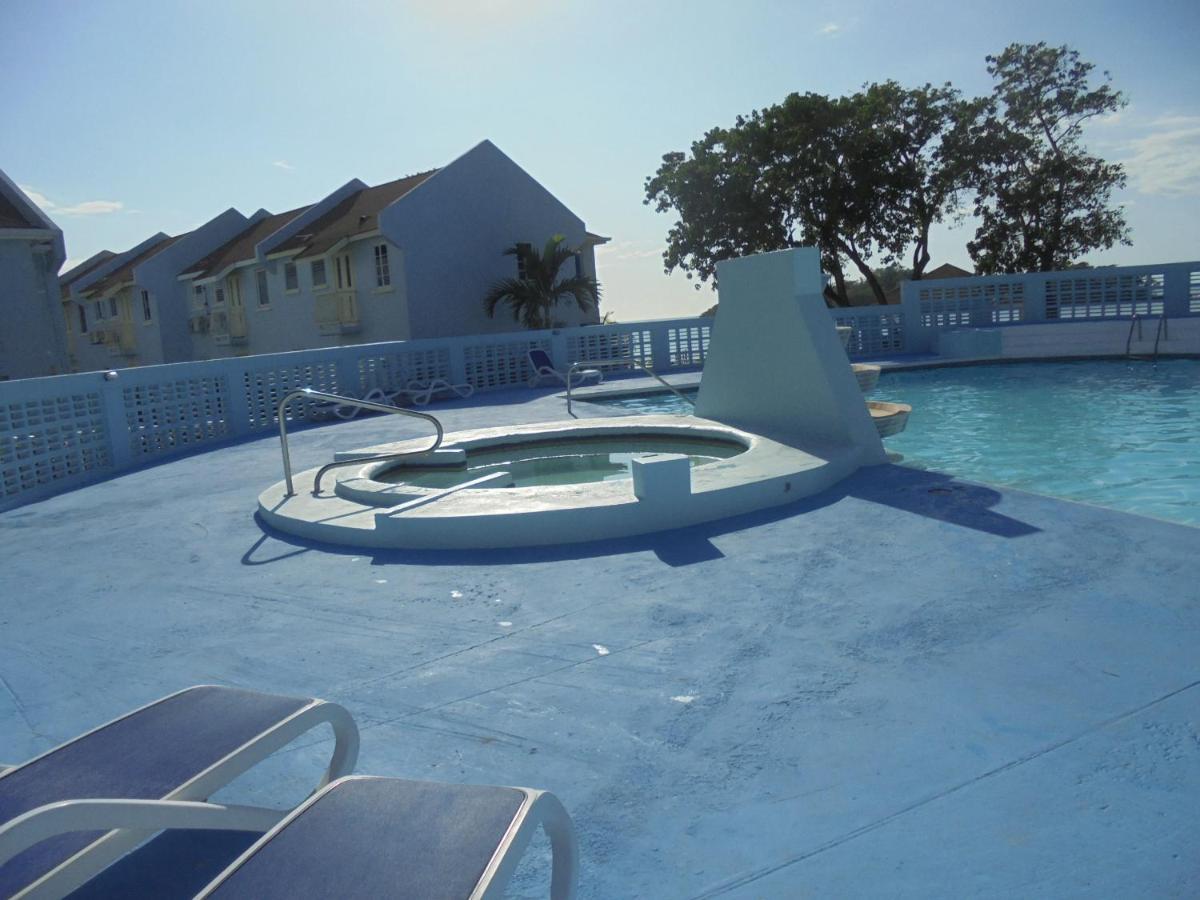 Na Penda-oasis @ Point Village,