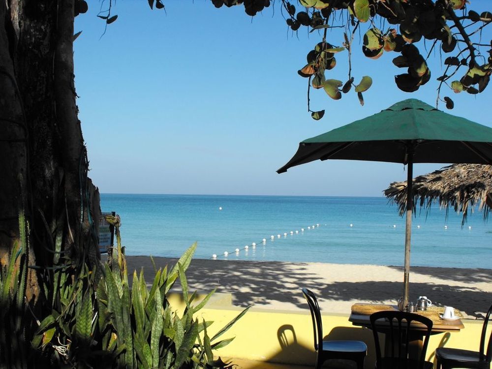 Bar-b-barn Hotel 2*