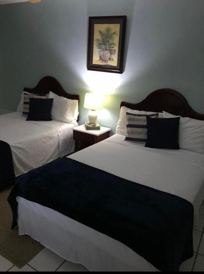 Aparthotel Club J11 *
