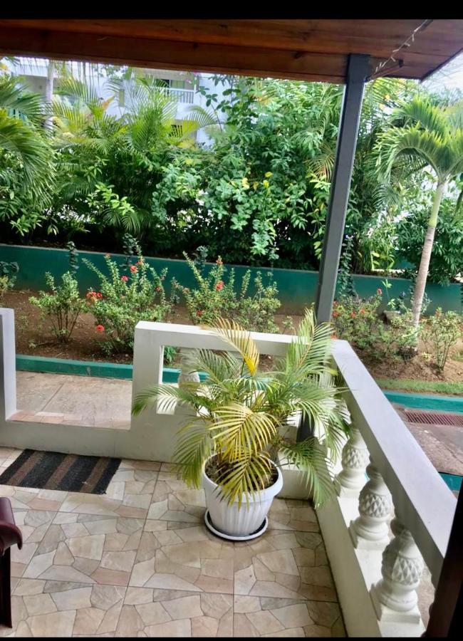 Club J11 Aparthotel Negril