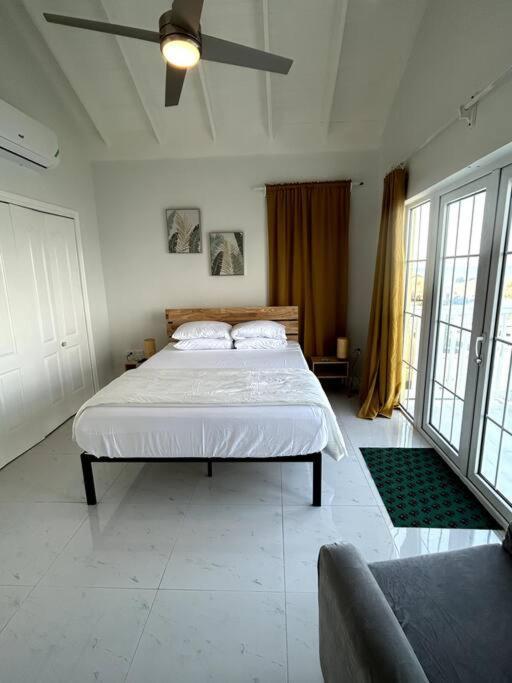 Irie Vibes Ocean View Holiday home