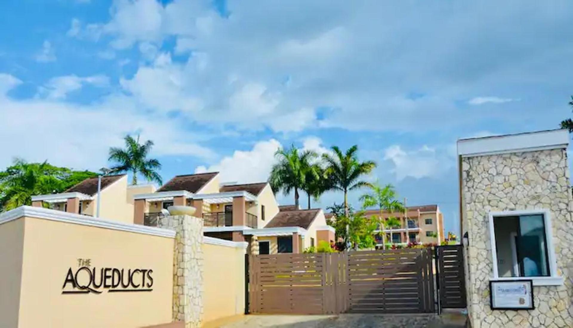 Beautiful 1-bed In Jamaica
