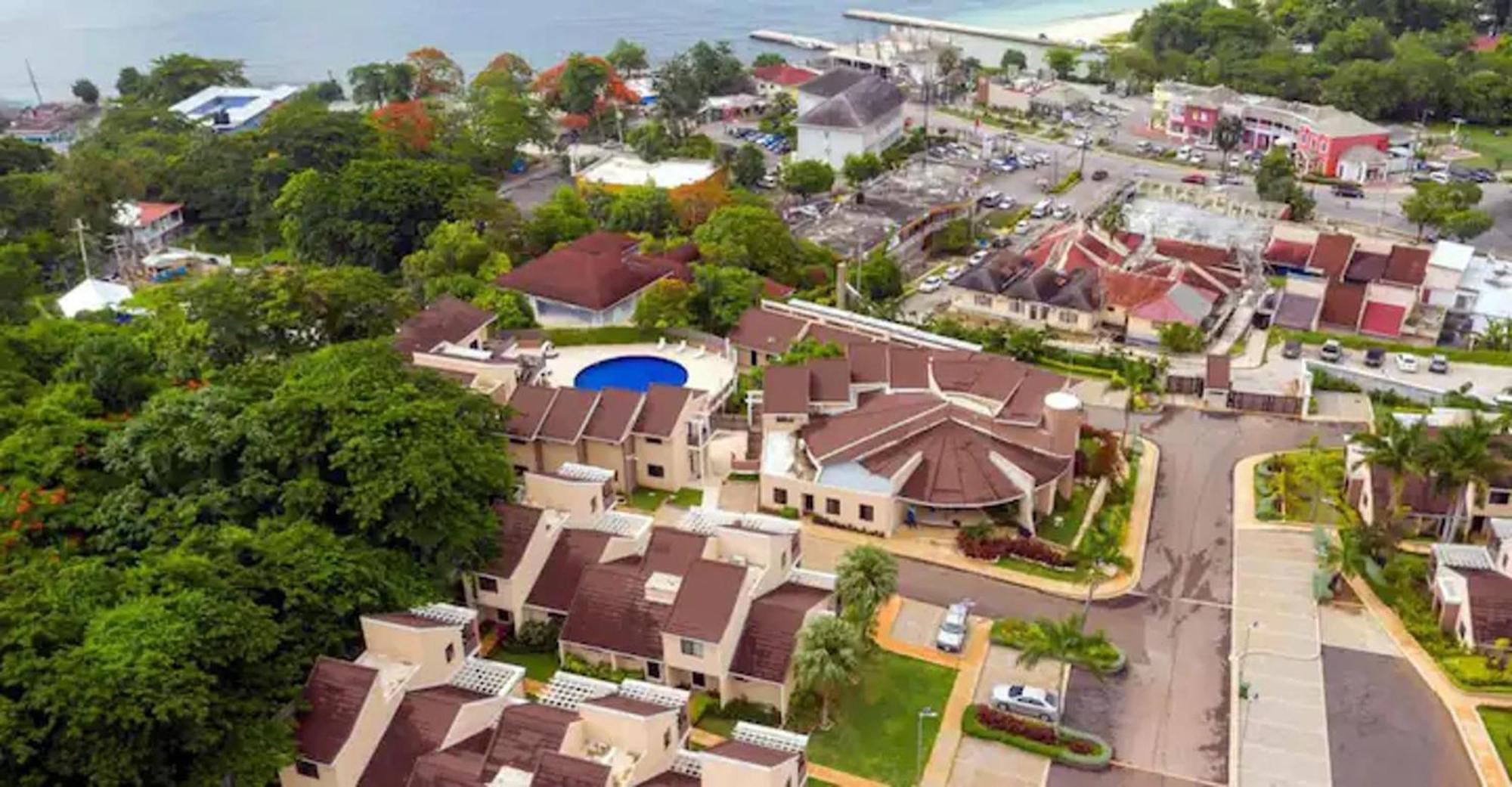 Beautiful 1-bed In Jamaica *