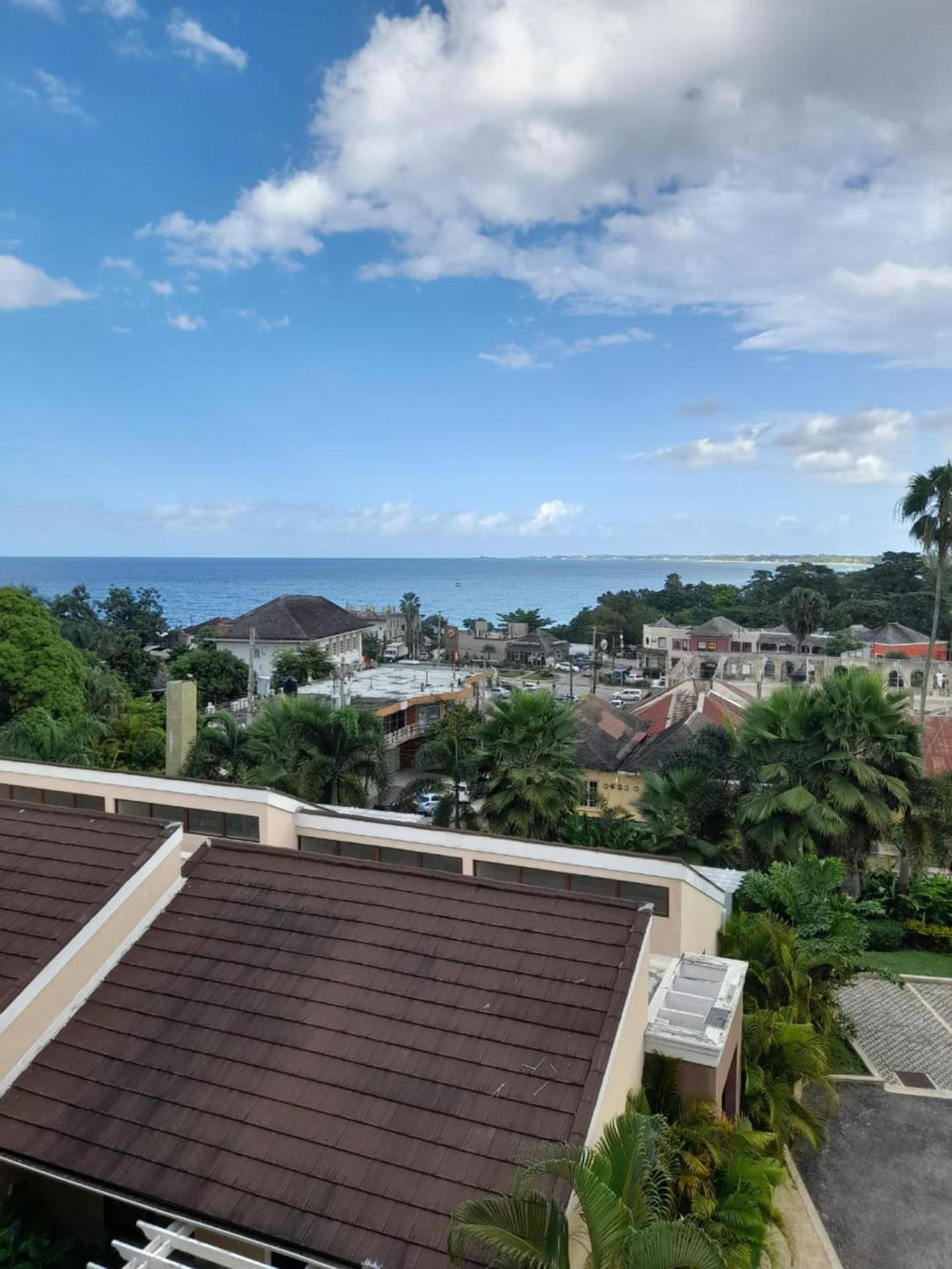 Beautiful 1-bed In Jamaica