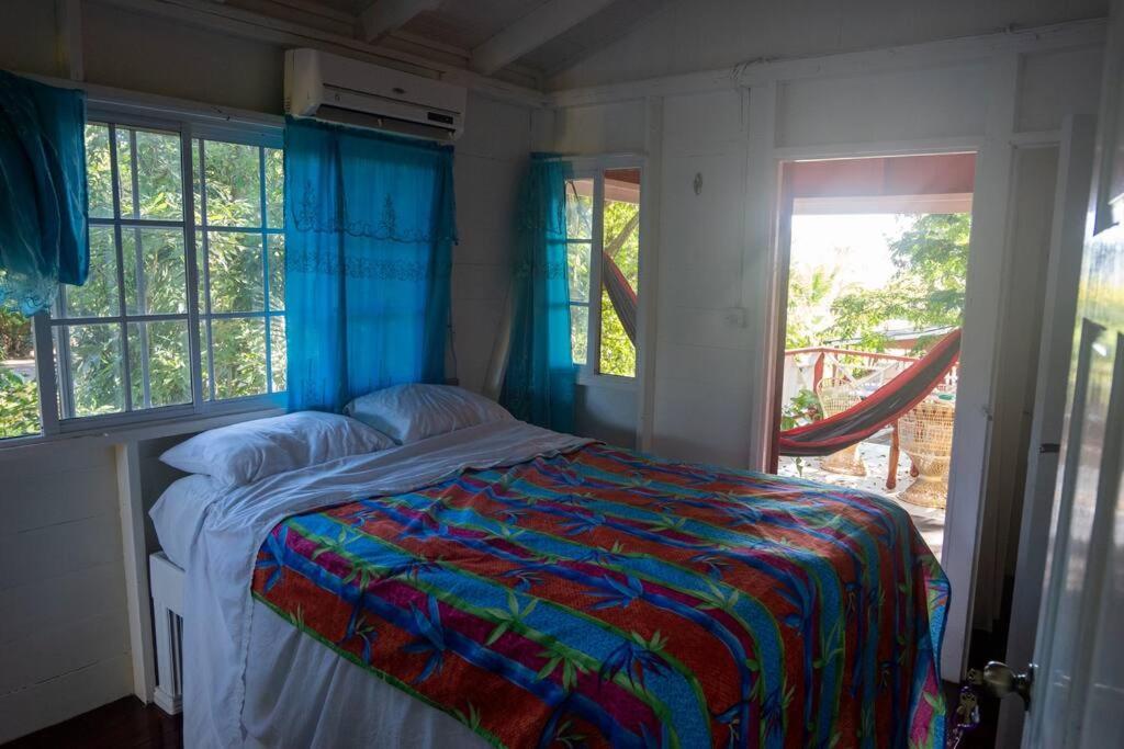 Relax In Paradise, Indikanegril * Negril