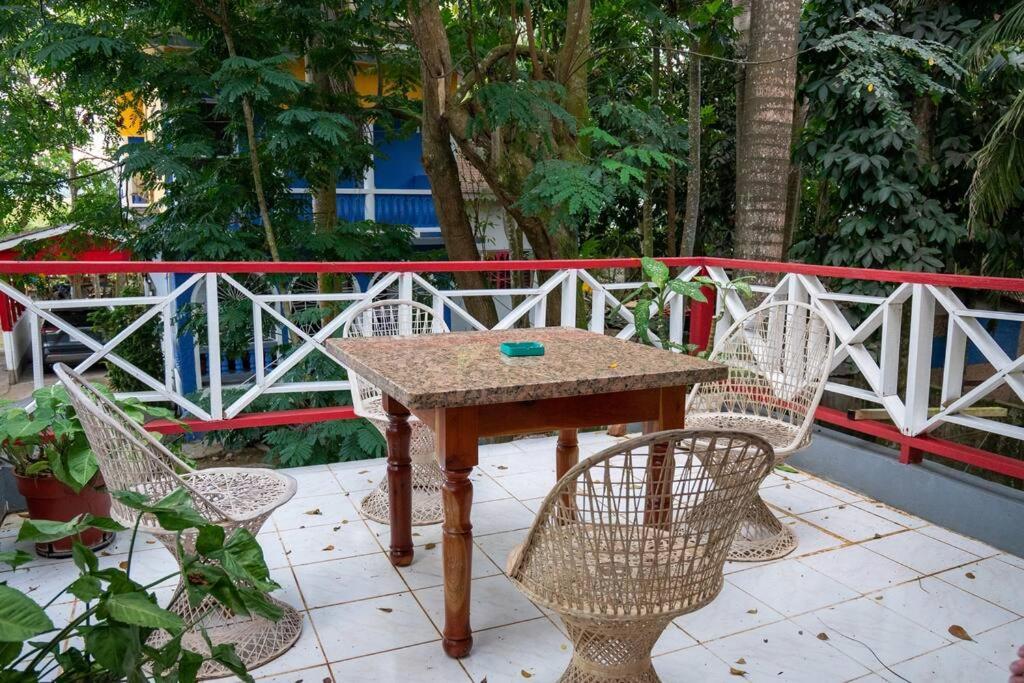 Relax In Paradise, Indikanegril