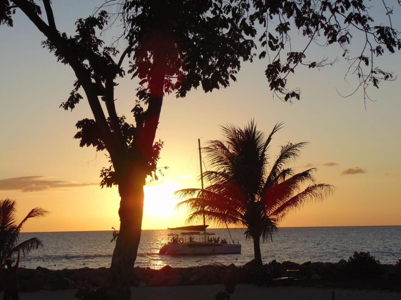 Seaside 2 Bedroom Oasis At 7 Miles Beach, Negril, Point Village Negril