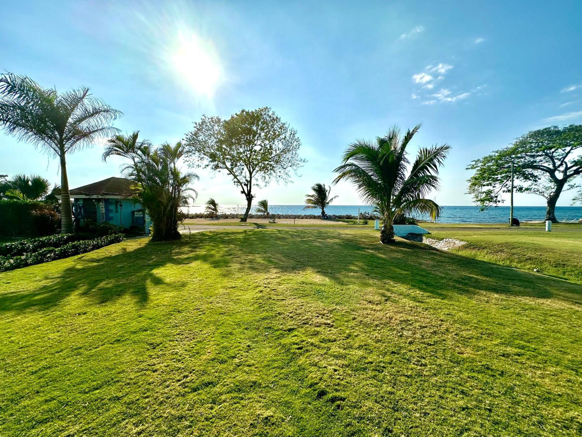 Seaside 2 Bedroom Oasis At 7 Miles Beach, Negril, Point Village Holiday home *