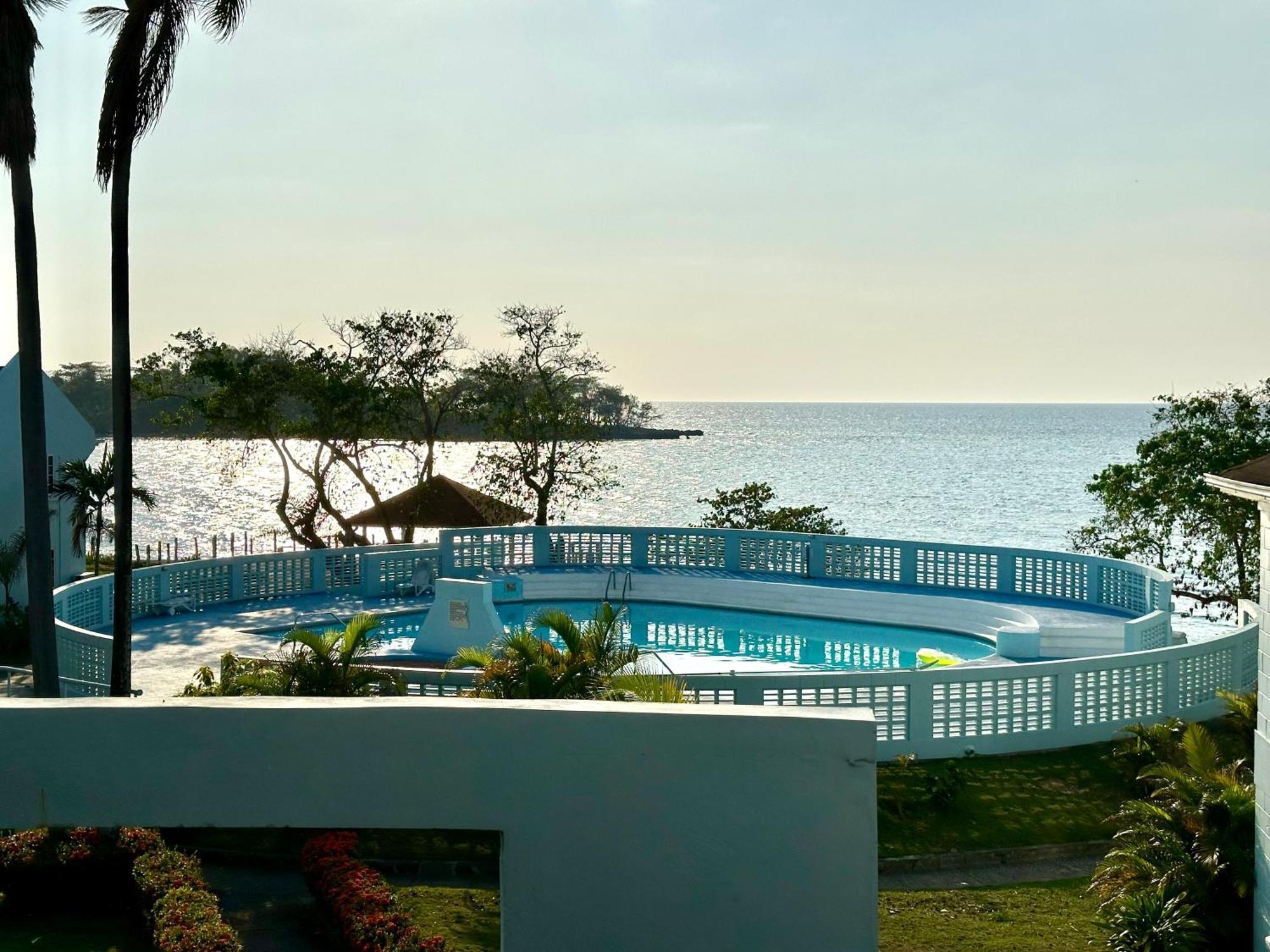 Seaside 2 Bedroom Oasis At 7 Miles Beach, Negril, Point Village * Negril