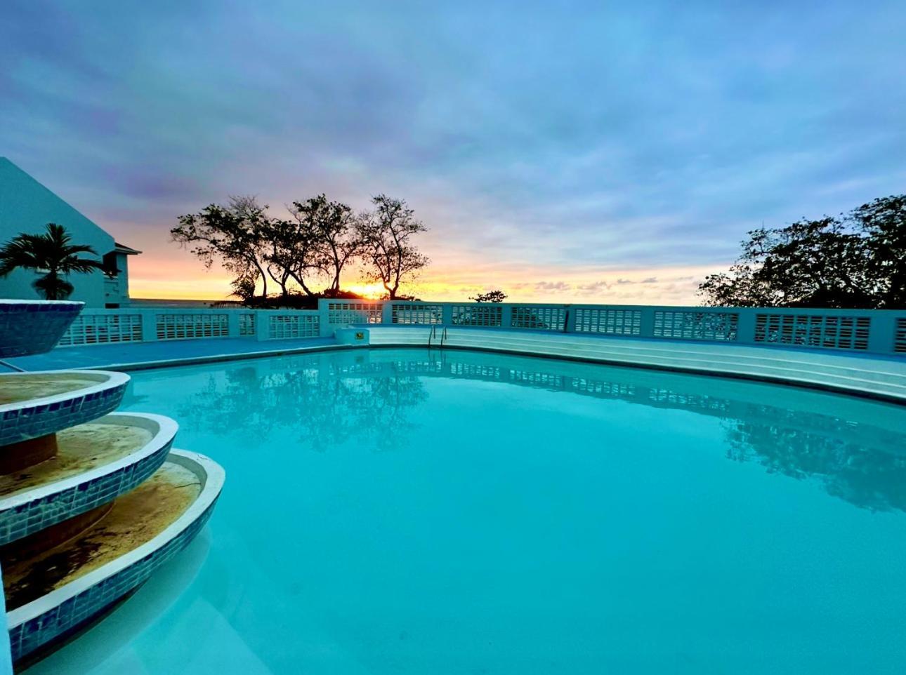 Seaside 2 Bedroom Oasis At 7 Miles Beach, Negril, Point Village Holiday home