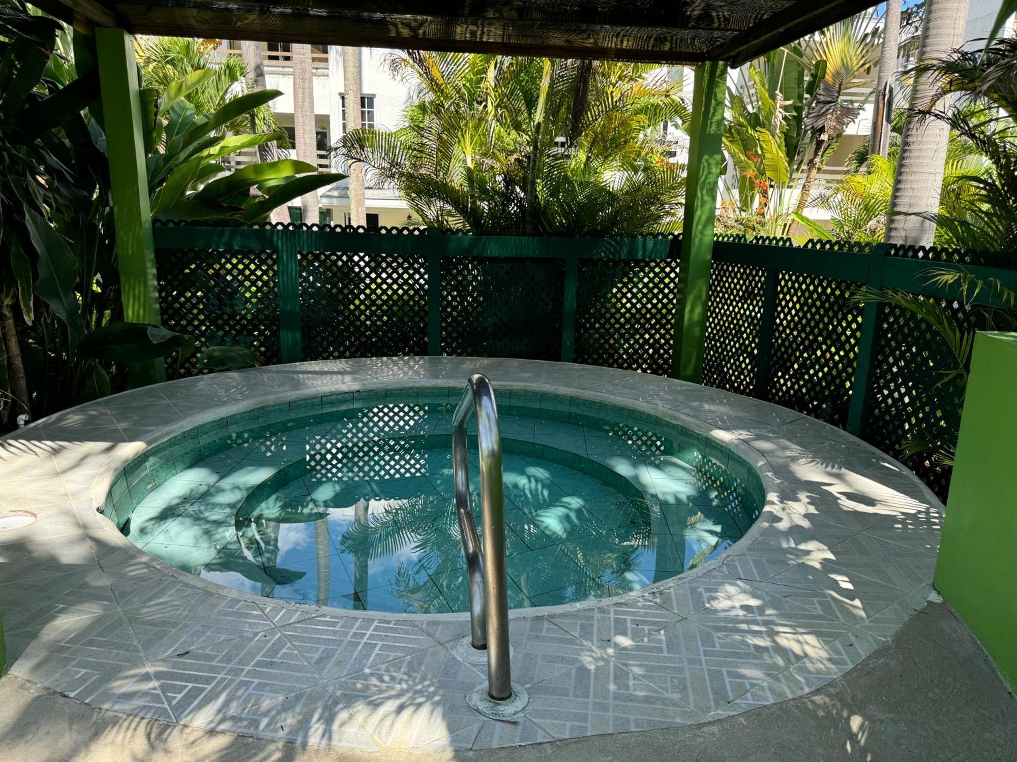 Marriott White Sands, Beachfront At Club Apartment Negril