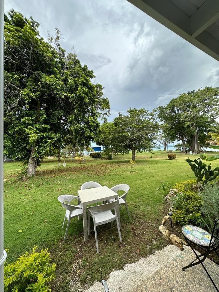 Apartment Casa Mire-lee, Seaside Serenity At 7 Miles Beach, Point Village
