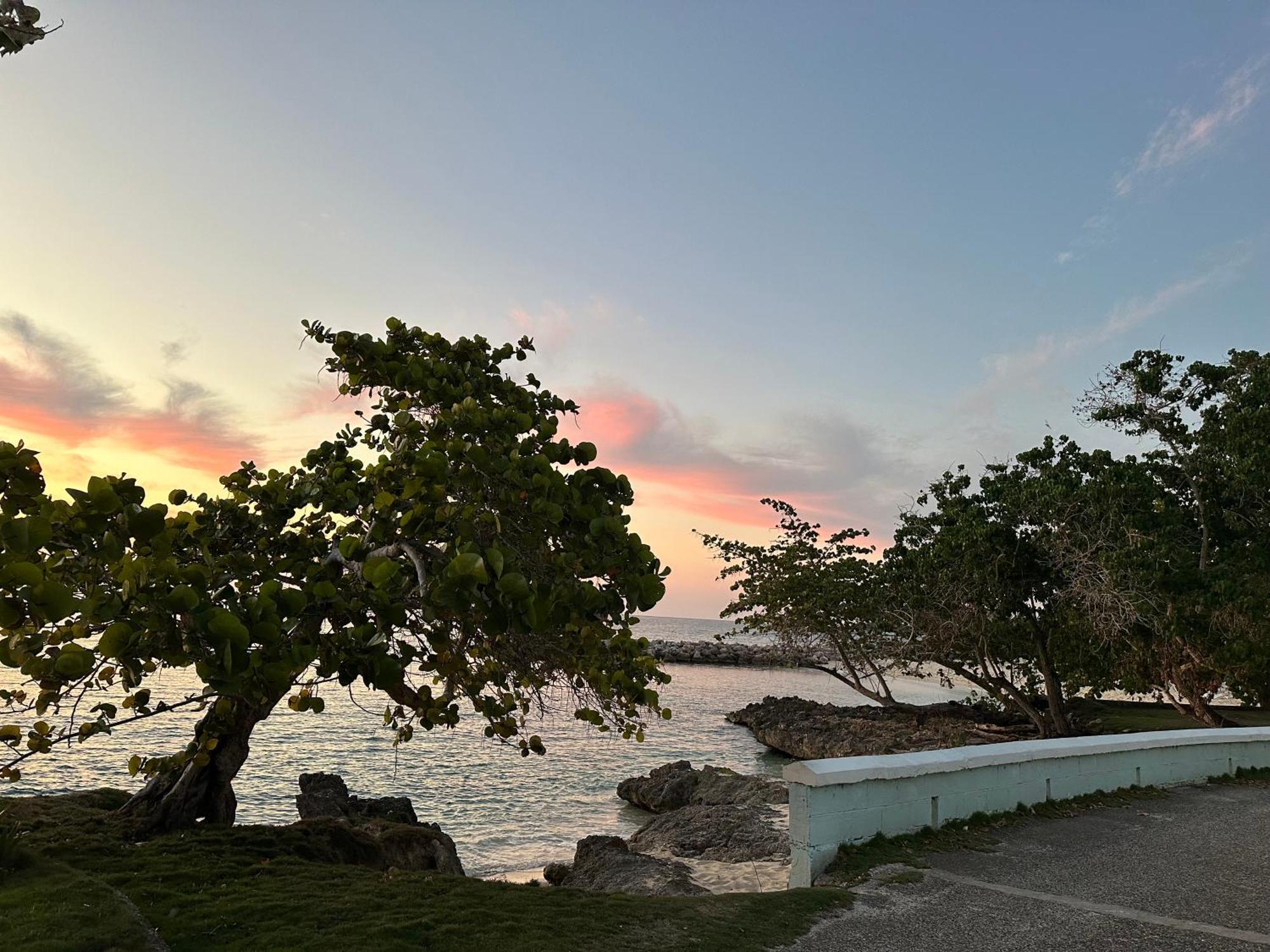 Casa Mire-lee, Seaside Serenity At 7 Miles Beach, Point Village Apartment Negril