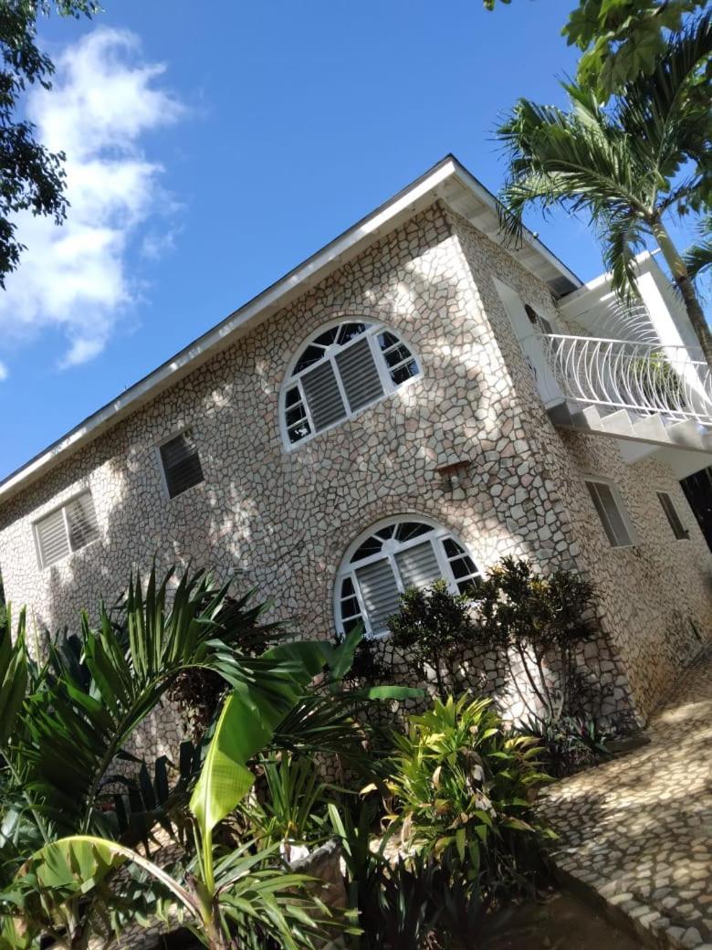 Villa Ella *