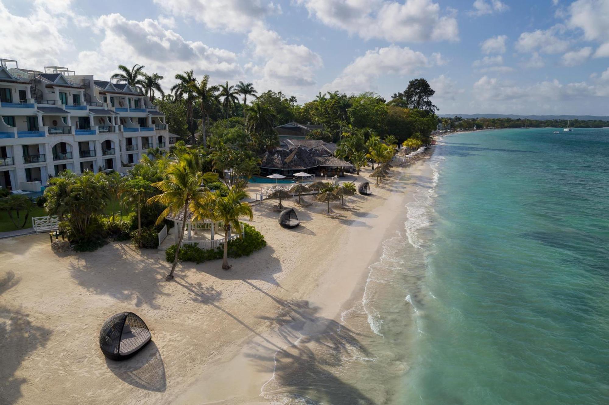 Resort Sandals And - Couples Only