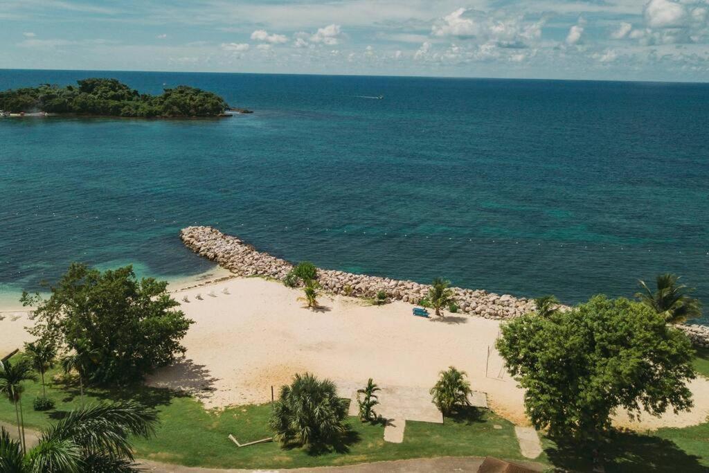 Apartment Palm Point - Townhouse Steps From The Beach! Negril