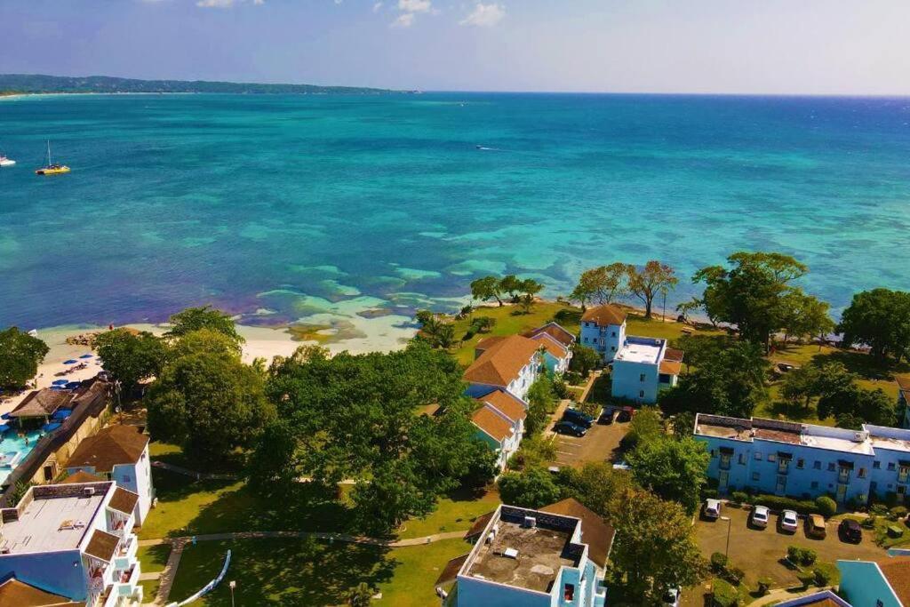 Palm Point - Townhouse Steps From The Beach! Apartment *