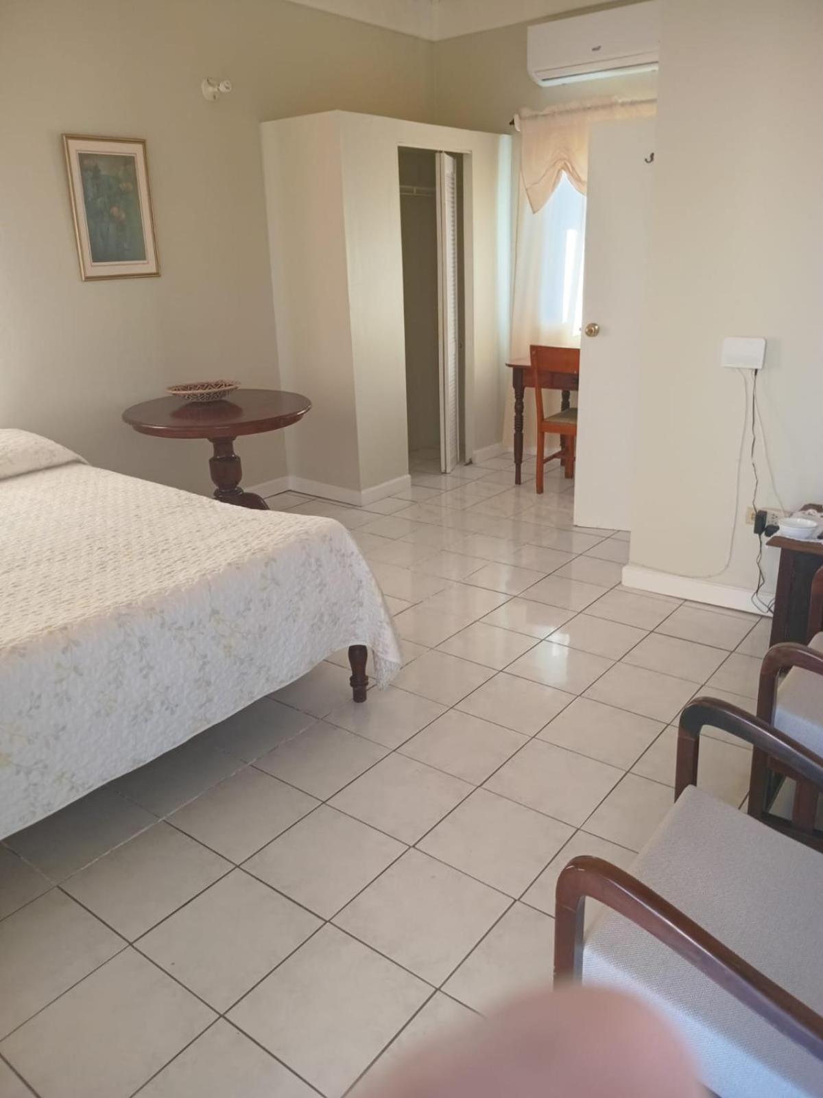 Escape To Parakeethill * Negril