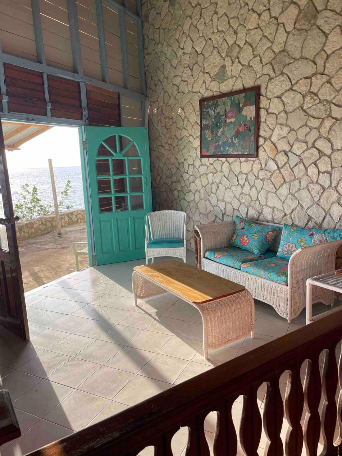 Ocean Breeze House With Pool *
