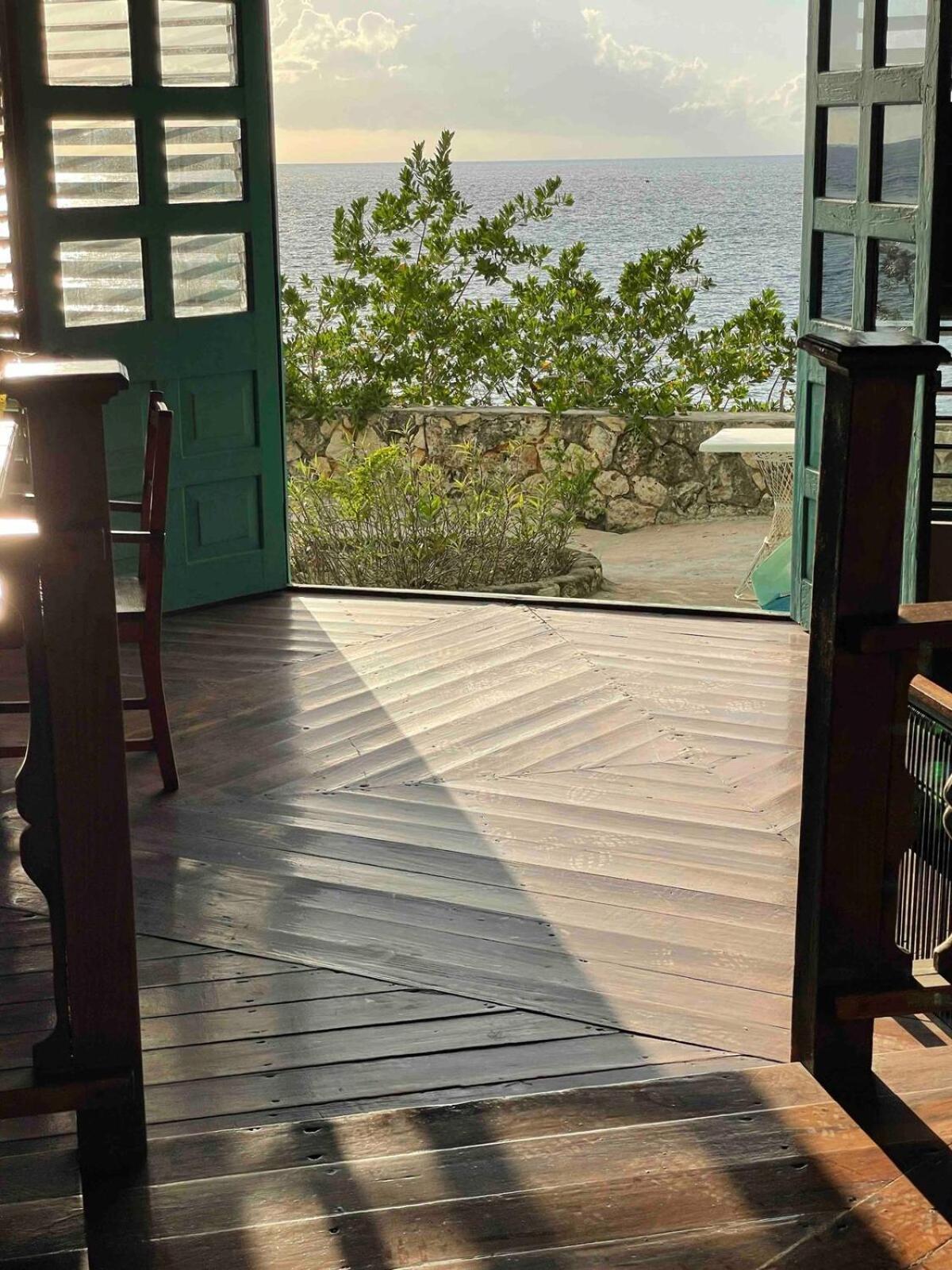 Ocean Breeze House With Pool