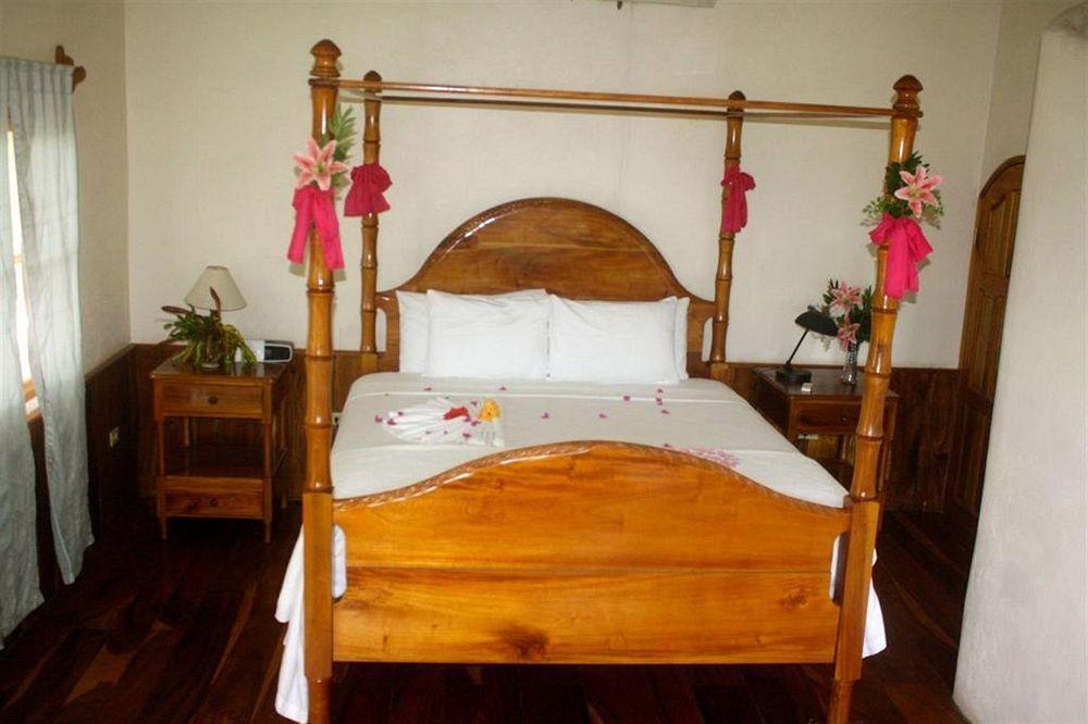 Hotel Coral Cove & 3*