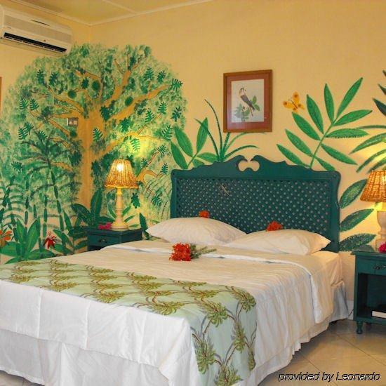 Bar-b-barn Hotel