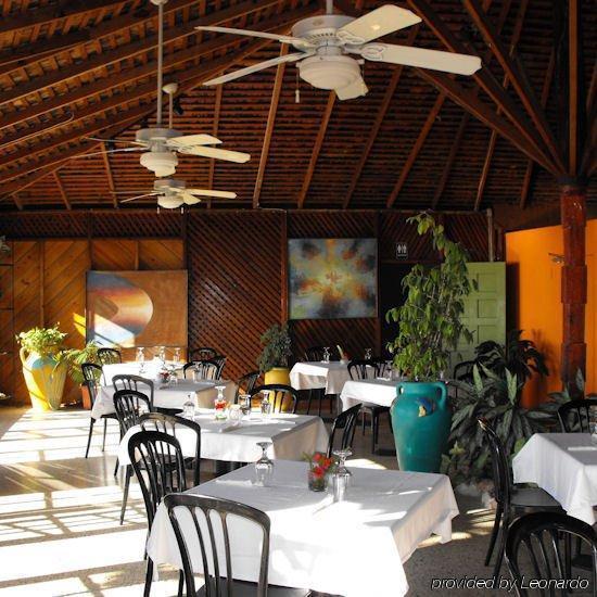 Bar-b-barn Hotel