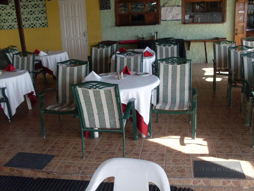 Mariposa Hide-away Hotel 3*